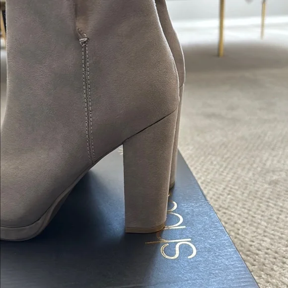 Lauren Conrad Booties - Taupe Suede Ankle Boots - Size 7 - Picture 8 of 9